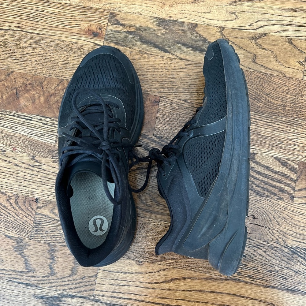 Lululemon Womens Blissfeel black runners size 9